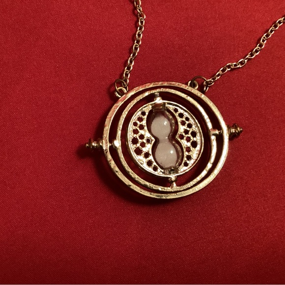 Gold tone sandglass necklace - Picture 3 of 8